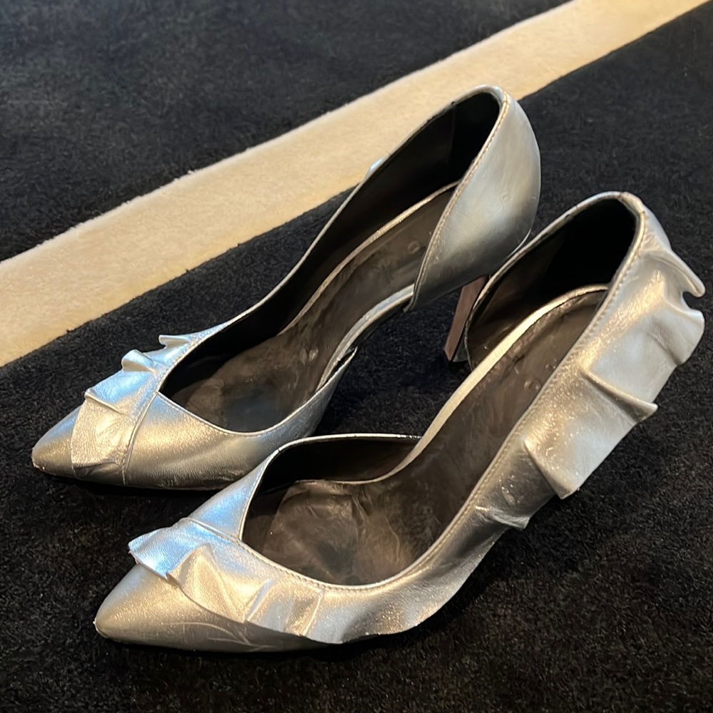 Iro silver ruffled pump 39